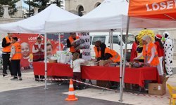 LÖSEV'in 'İyilikler Tırı'ndan Sivas'ta hasta çocuklar ve ailelerine yardım