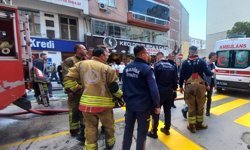 Manisa'da apartmanda çıkan yangında bir kişi yaralandı, mahsur kalan görme engelli merdivenle kurtarıldı