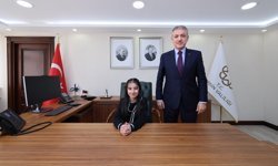 Mardin Valisi Akkoyun, koltuğunu ilkokul öğrencisine devretti