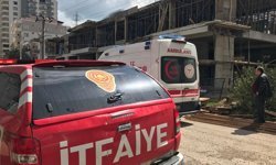 Mardin'de elektrik akımına kapılarak inşaattan düşen işçi ağır yaralandı