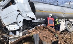 Mardin'de istinat duvarına çarpan tankerin sürücüsü yaralandı