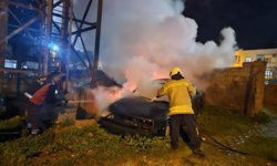 Mardin'de park halindeki otomobil yanarak kullanılmaz hale geldi