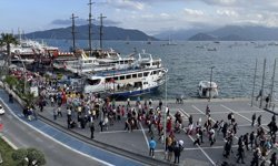 Marmaris'te dünya çocukları 'barış' için fidan dikti