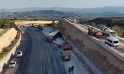 Mersin'de freni boşalan tır yapımı süren kaçış rampasına çarptı, 1 işçi ölü, 4 kişi yaralandı