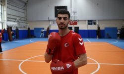 Milli boksör Refik Kartal, Akdeniz Oyunları'nda şampiyonluk hedefiyle yumruk sallıyor: