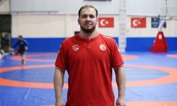 Milli güreşçi Hakan Büyükçıngıl'ın hedefi büyüklerde Avrupa şampiyonluğu: