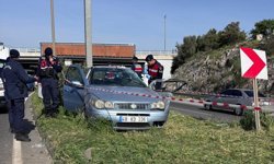 Muğla'da kontrolden çıkarak refüje çarpan araçtaki bebek öldü, anne ve babası yaralandı