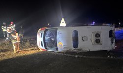 Muş'ta ambulansın devrilmesi sonucu 5 kişi yaralandı