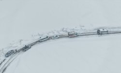 Muş'ta kar ve tipi nedeniyle yolda mahsur kalanlar kurtarıldı