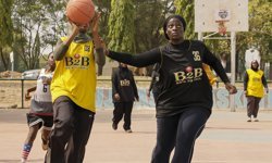 Nijerya'da kadınların kurduğu amatör basketbol takımı, basket oynama hayallerine kapı aralıyor