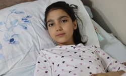 Okula düzenlenen silahlı saldırıdan yaralı kurtulan Fatma, öğretmeninin ve arkadaşlarının acısını yaşıyor