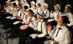 Ordu'da darbukayı bidonla öğrenen ilkokul öğrencileri konser verdi
