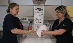 Özlem ebe 33 yıldır doğum sürecinin her anında anne adaylarının yanında