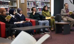 Rektör ve öğrenciler yaklaşık 4 yıldır beraber kitap tahlili yapıyor