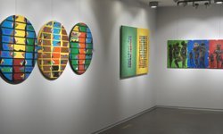 Ressam Mehmet Ali Doğan, 'Zamana Karşı Tezler' sergisinde çağın krizlerine ayna tutuyor