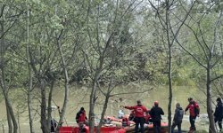 Sakarya Nehri'nde kaybolan çocuğu arama çalışmaları sürüyor