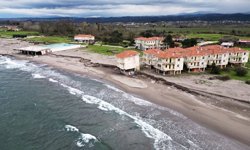 Sakarya'da kıyı erozyonu nedeniyle bir villa yıkılma tehlikesi yaşıyor