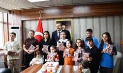 Samsun'da doğum günü '23 Nisan' olan çocuklara kutlama sürprizi yapıldı