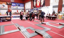 Samsun'da öğrenciler geliştirdikleri robotlarla hünerlerini sergiledi