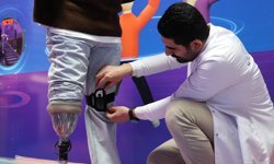 Sanal fizik tedavi odasında oyun oynayarak egzersiz yapıyorlar