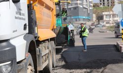 Siirt'te 26 noktada 50 bin ton asfalt ve 25 kilometrelik yol yenileme çalışmaları başlatıldı