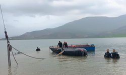 Siirt'te el freni çekilmeyen otomobil Botan Çayı'na düştü