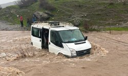 Siirt'te taşan derede mahsur kalan minibüsteki hasta kadın hayatını kaybetti