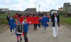 Şırnak'ta '23 Nisan Neşesi Köylerde Projesi' kapsamında bando eşliğinde yürüyüş yapıldı