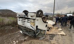 Şırnak'ta kamyonetin yayaya çarpıp devrildiği kazada 2 kişi yaralandı