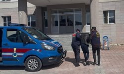 Sivas'ta kendilerini komiser olarak tanıttıkları kişiyi 1 milyon lira dolandıran 2 şüpheli tutuklandı