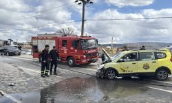 Sivas'ta taksi ile otomobilin çarpıştığı kazada 4'ü futbolcu 6 kişi yaralandı