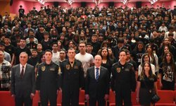 SOLOTÜRK pilotları Antalya'da öğrencilerle buluştu