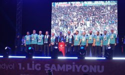 Süper Lig'e yükselen Erzurumspor FK, şampiyonluk kupasını aldı