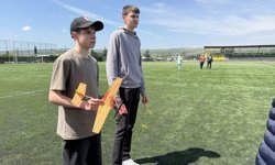 Tekirdağ'da öğrenciler tasarladıkları model uçaklarla yarışıyor