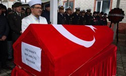 Trafik kazasının ardından tedavi gördüğü hastanede ölen astsubayın cenazesi Ordu'da defnedildi