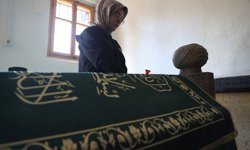 Türbeleri gönüllü temizleyen öğrenciler 'tarihe toz kondurmuyor'