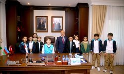 Türkiye'nin Bakü Büyükelçisi Birol Akgün, koltuğunu 4. sınıf öğrencisine devretti