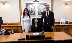 Türkiye'nin Moskova Büyükelçisi Bilgiç'in koltuğu 23 Nisan'da 13 yaşındaki çocuğa devredildi