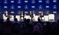 Uluslararası Ekonomi Zirvesi'nde dijital dönüşüm konuşuldu