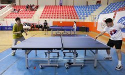 Ünilig Masa Tenisi Şampiyonası Burdur'da başladı