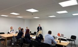 Üsküp Yunus Emre Enstitüsü, havalimanı personeli ile gümrük memurlarına Türkçe öğretiyor