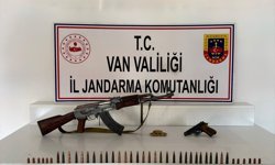 Van'da silah ve gümrük kaçağı malzemeler ele geçirildi