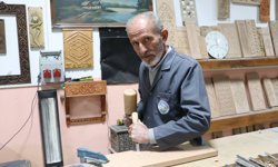 Yaklaşık yarım asırdır ahşaba şekil veriyor