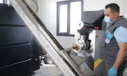 Yemek artıkları 'can dostlar' için mamaya dönüşüyor