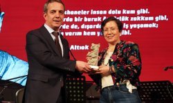 '19. Metin Altıok Şiir Ödülü' şair Elçin Sevgi Suçin'e takdim edildi