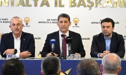 AK Parti'ye katılan Serik Belediye Başkanı ile meclis üyelerine rozetleri takıldı
