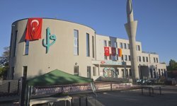 Almanya'nın Regensburg kentindeki DİTİB Turkuaz Camisi'nin yeni kompleksi dualarla açıldı