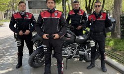 Araç kullanırken boğazına erik kaçan sürücü, polisin Heimlich manevrasıyla kurtuldu