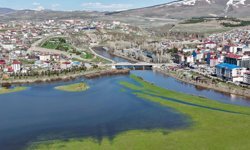 Ardahan'da kar sularıyla debisi yükselen Kura Nehri dronla görüntülendi