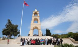 Azerbaycanlı şehit aileleri Tarihi Gelibolu Yarımadası'nı gezdi